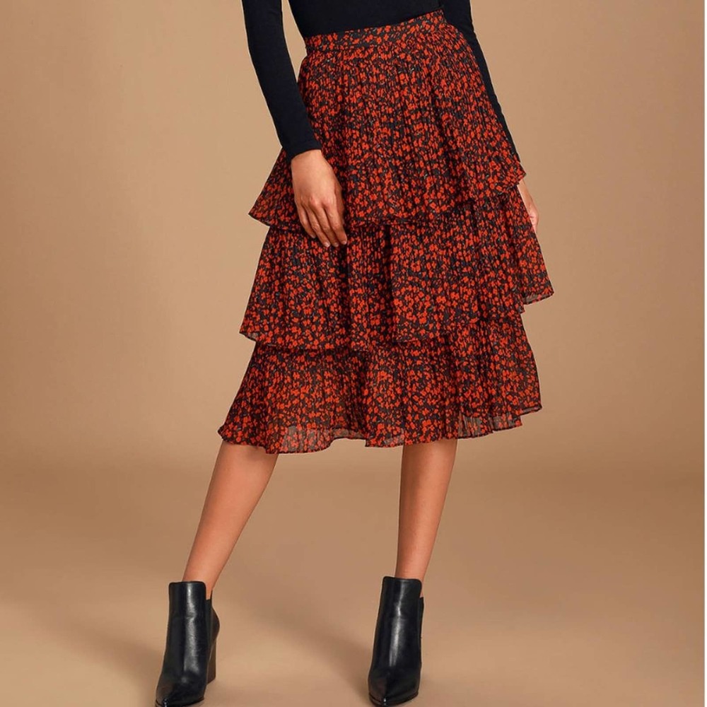 Lulus Duarte Black and Red Floral Print Pleated Tiered Midi Skirt Size S NWT